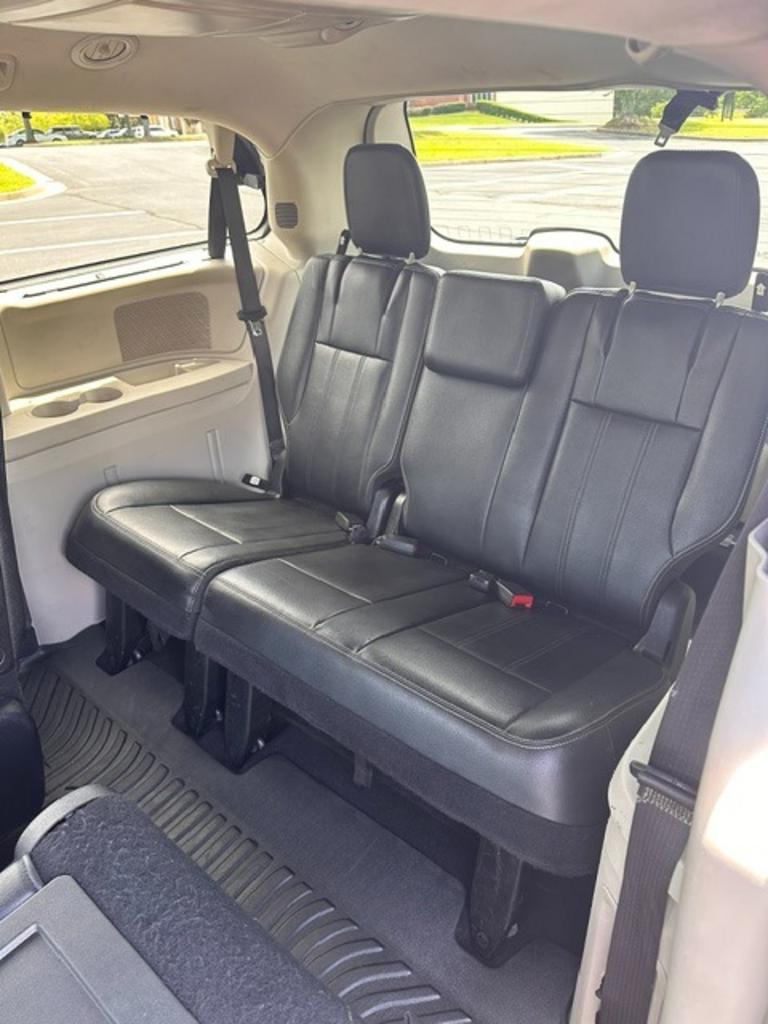 2015 Chrysler Town & Country Touring - Photo 11