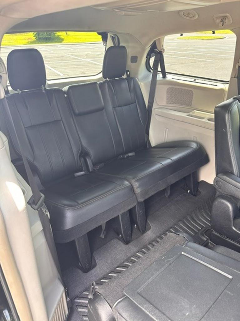 2015 Chrysler Town & Country Touring - Photo 13