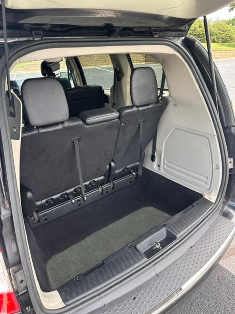 2015 Chrysler Town & Country Touring - Photo 12