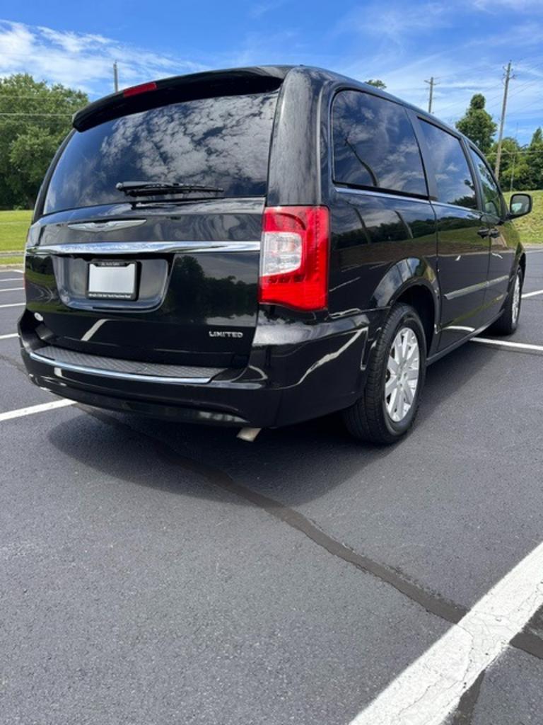 2015 Chrysler Town & Country Touring - Photo 7