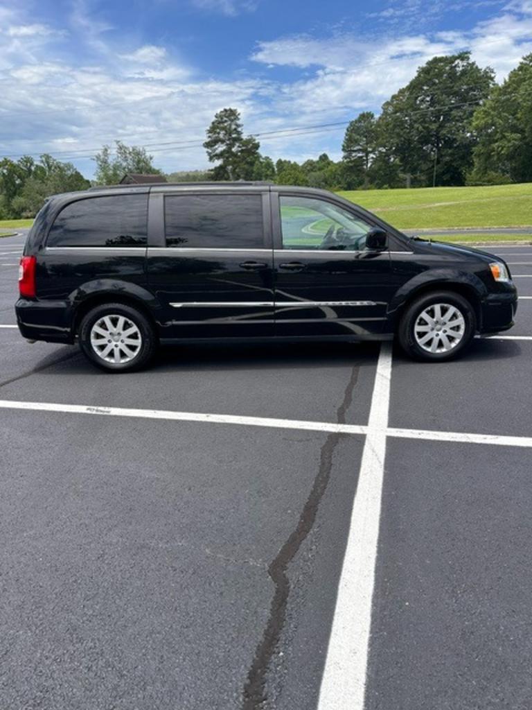 2015 Chrysler Town & Country Touring - Photo 8