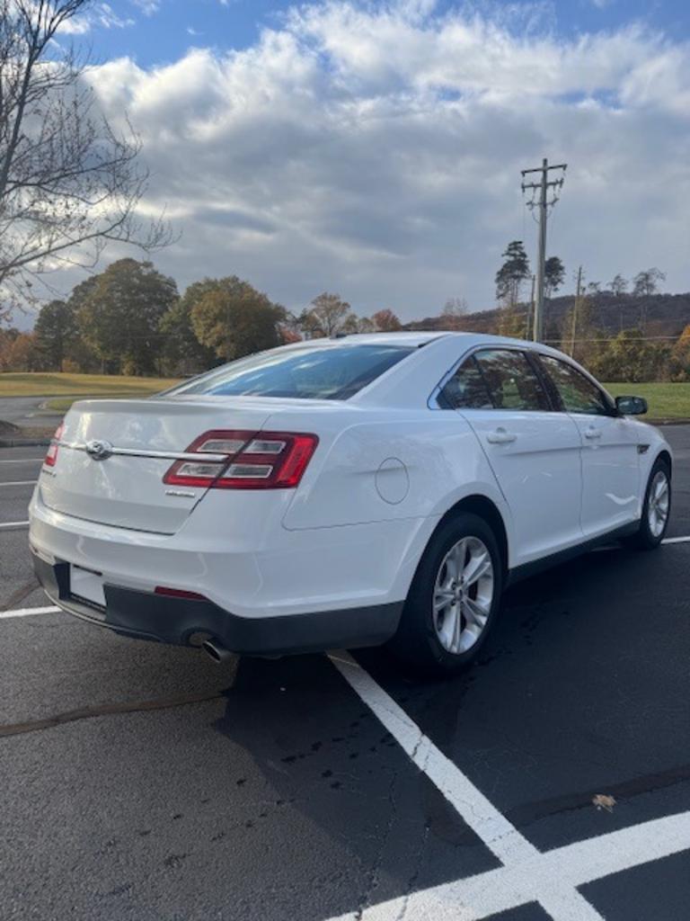 2015 Ford Taurus SE - Photo 6