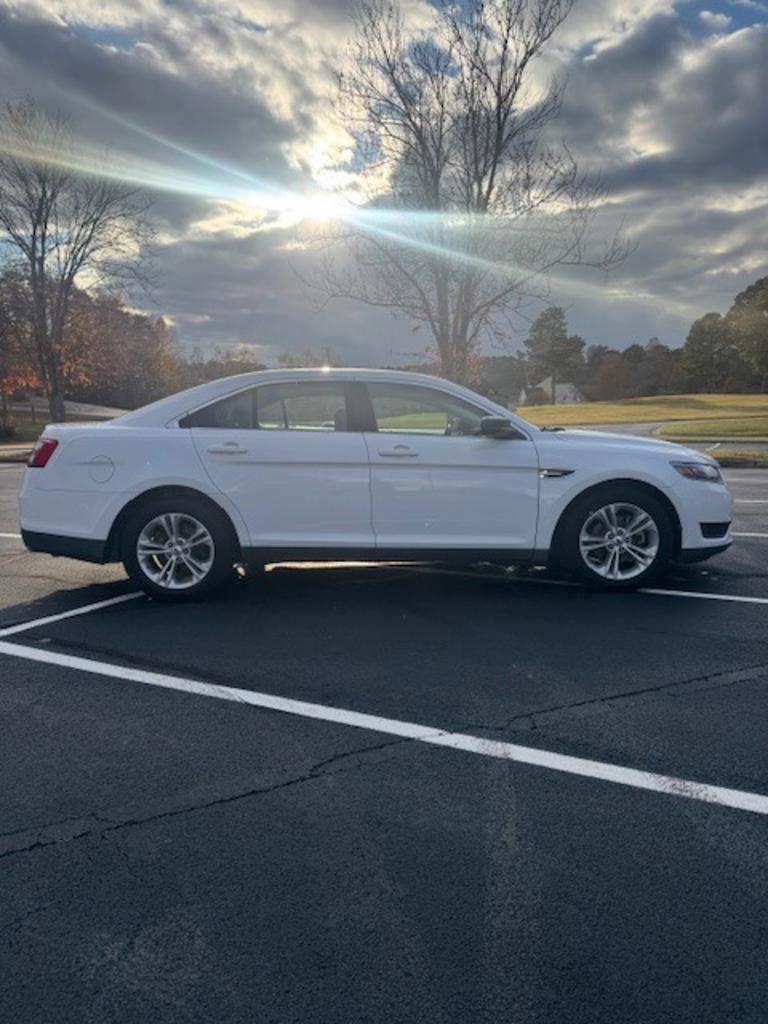 2015 Ford Taurus SE - Photo 7