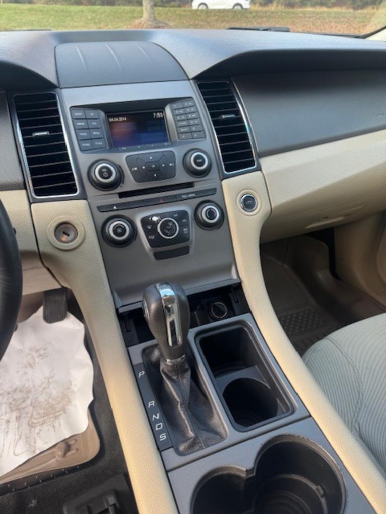 2015 Ford Taurus SE - Photo 16
