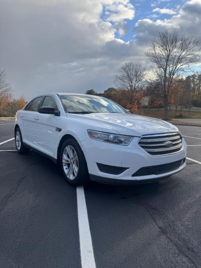 2015 Ford Taurus SE - Photo 8