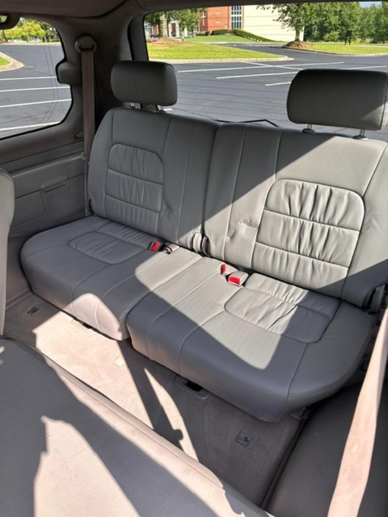 2004 Lexus LX 470 - Photo 11