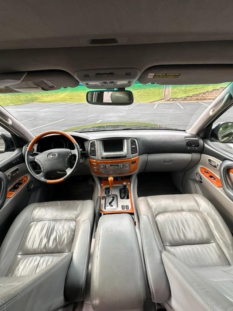 2004 Lexus LX 470 - Photo 18