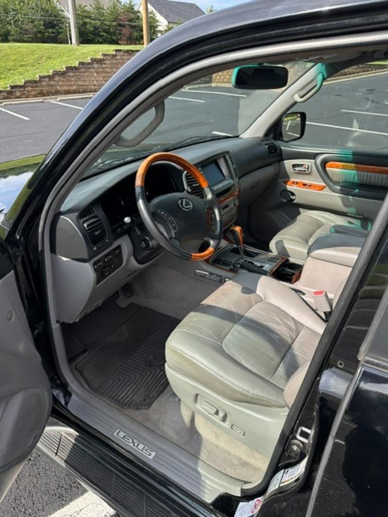 2004 Lexus LX 470 - Photo 9