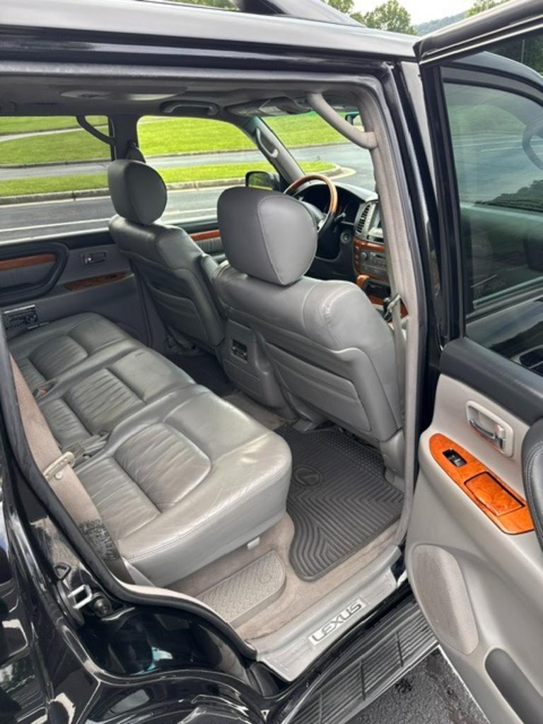 2004 Lexus LX 470 - Photo 14