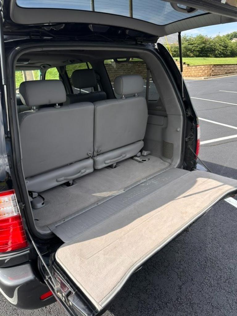 2004 Lexus LX 470 - Photo 12