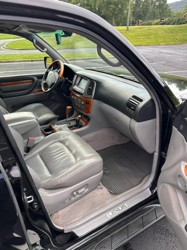 2004 Lexus LX 470 - Photo 15