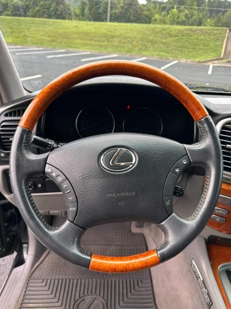 2004 Lexus LX 470 - Photo 16
